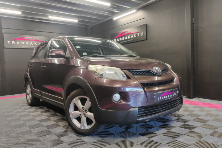 TOYOTA URBAN CRUISER