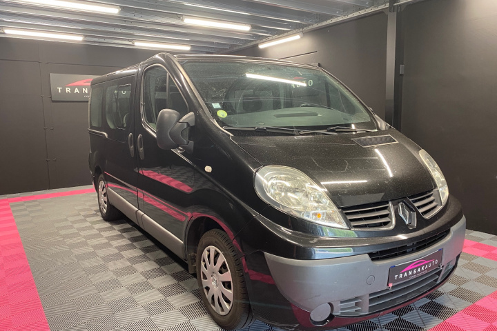 RENAULT TRAFIC PASSENGER
